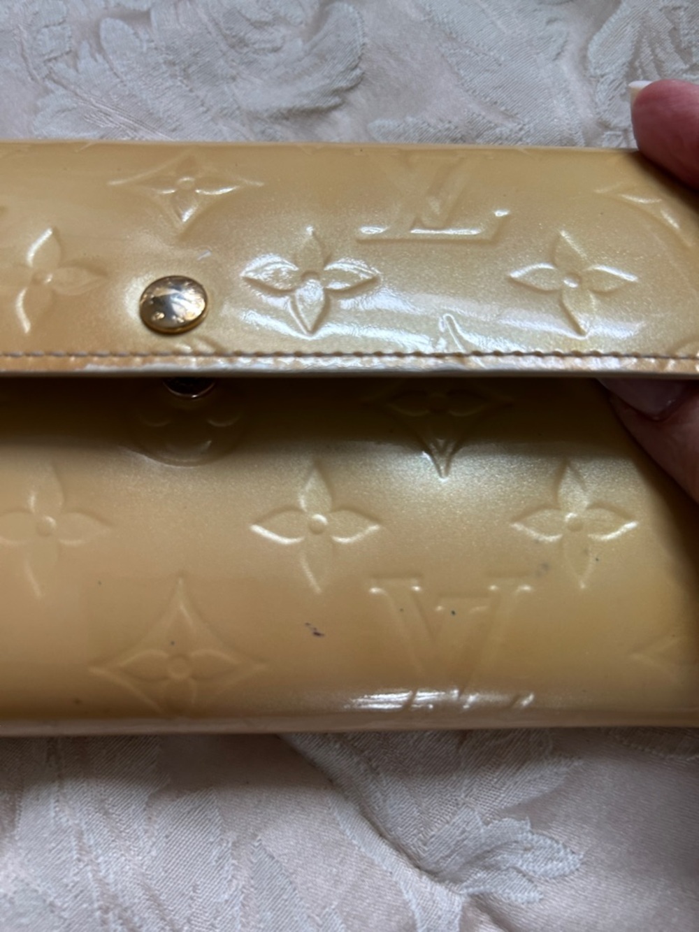 7010. Authentic Louis Vuitton Vernis Monogram Wallet - Yellow Patent - Picture 5 of 14
